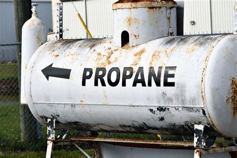 is leaking propane gas dangerous|Warning Signs of Propane Tank Problems 